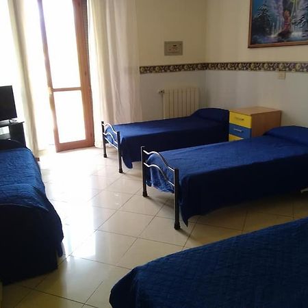 Bed and Breakfast Al Centro Fondi Exterior foto